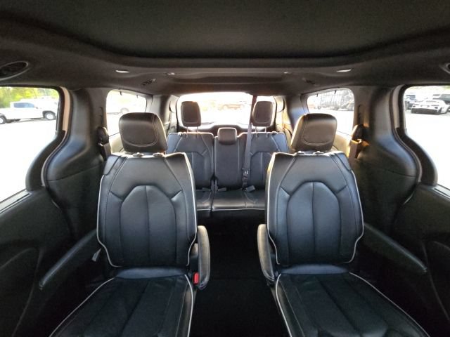 Used 2025 Chrysler Pacifica Limited FWD image 19