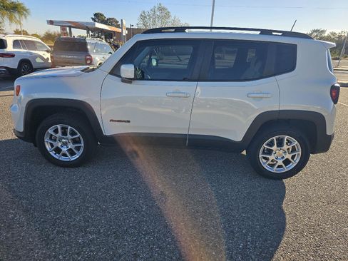 Used 2019 Jeep Renegade Latitude w/ Safety & Security Group II image 2