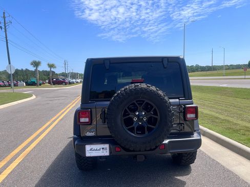 Used 2025 Jeep Wrangler Willys image 6