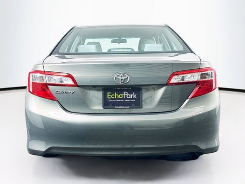Used 2014 Toyota Camry L image 7