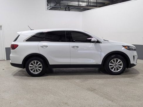 Used 2020 Kia Sorento LX image 2