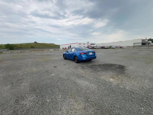 Used 2025 Nissan Sentra SV FWD image 14
