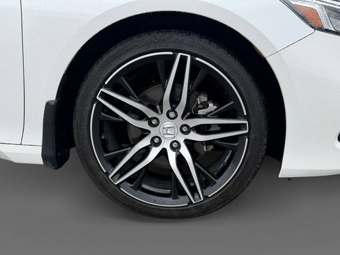 Used 2022 Honda Accord Touring image 9