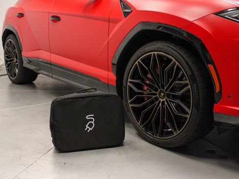 Used 2025 Lamborghini Urus SE image 51