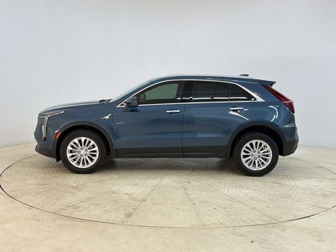 Certified 2024 Cadillac XT4 Luxury w/ Cold Weather Package image 2
