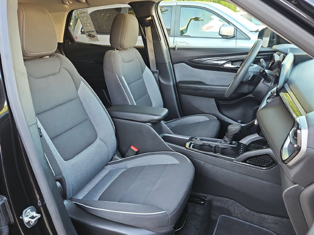 Used 2025 Chevrolet TrailBlazer LT AWD/4WD image 31