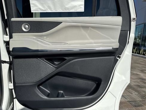 New 2026 Lincoln Navigator L Reserve AWD/4WD image 20