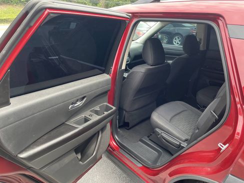 Used 2022 Nissan Pathfinder SV w/ SV Premium Package FWD image 10