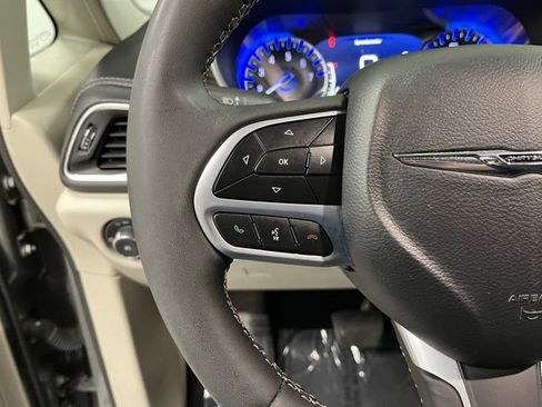 Used 2023 Chrysler Pacifica Limited FWD image 26