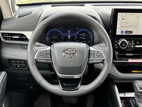 New 2026 Toyota Highlander Platinum AWD/4WD image 19