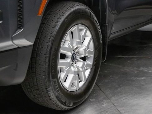 Used 2023 Nissan Frontier SV w/ SV Convenience Package image 7