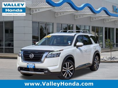 Used 2024 Nissan Pathfinder Platinum w/ Cargo Package