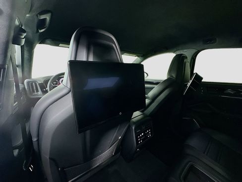 Used 2024 Porsche Cayenne Turbo GT image 27