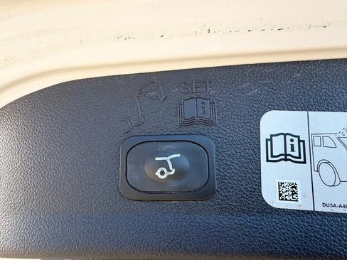 Used 2017 Ford Escape Titanium FWD image 5