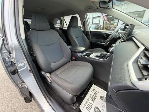 Used 2021 Toyota RAV4 LE AWD/4WD image 30