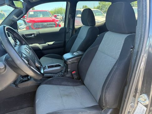 Used 2023 Toyota Tacoma TRD Off-Road w/ Black Out Package (TMS) AWD/4WD image 4