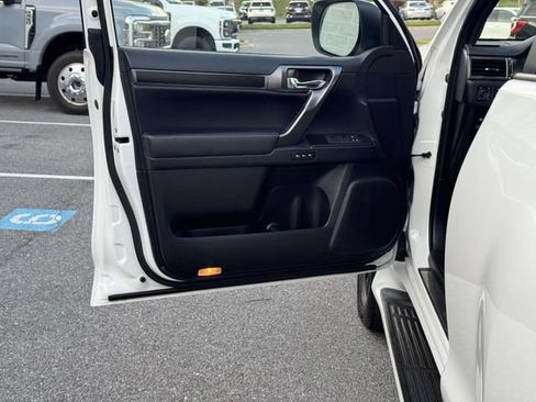 Used 2023 Lexus GX 460 w/ Black Line Special Edition AWD/4WD image 14