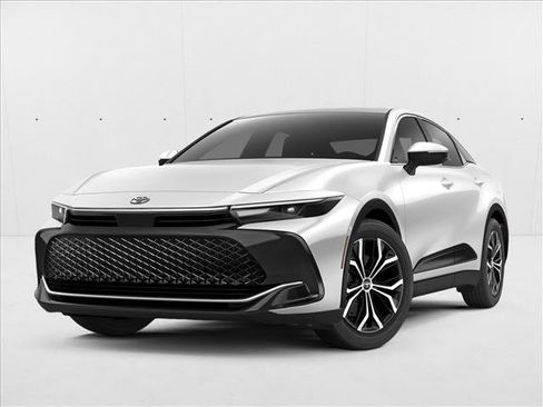 Used 2024 Toyota Crown XLE image 1