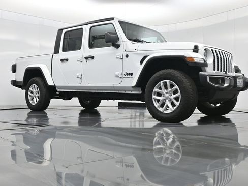 Used 2023 Jeep Gladiator Sport image 49
