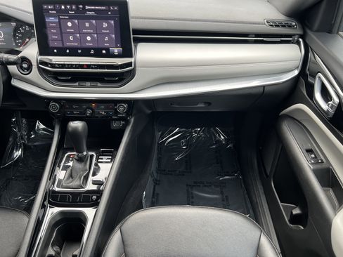 Used 2024 Jeep Compass Limited image 35