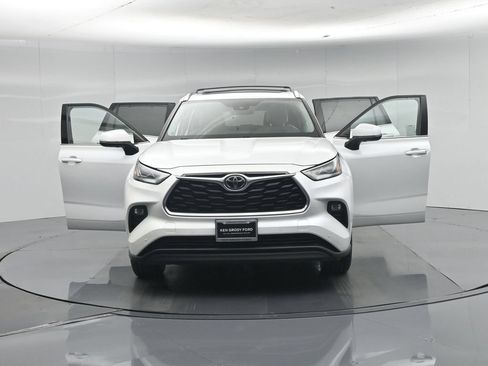 Used 2022 Toyota Highlander Limited FWD image 38