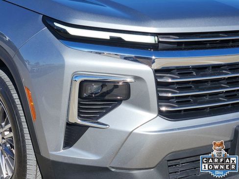 Used 2024 Chevrolet Traverse LT image 12