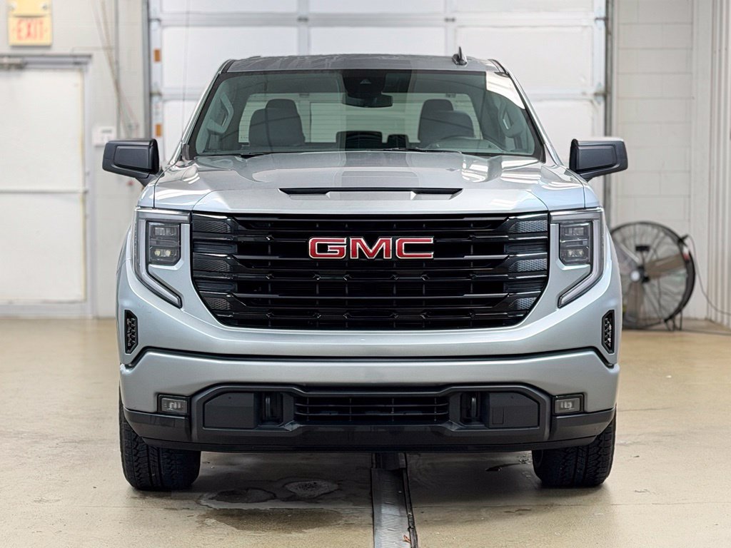Used 2025 GMC Sierra 1500 Elevation AWD/4WD image 2