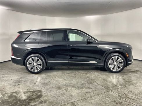 Used 2026 Cadillac Vistiq Luxury image 9