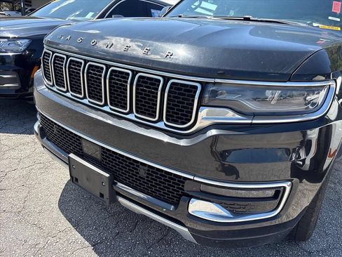 Used 2024 Jeep Wagoneer Series III AWD/4WD image 12