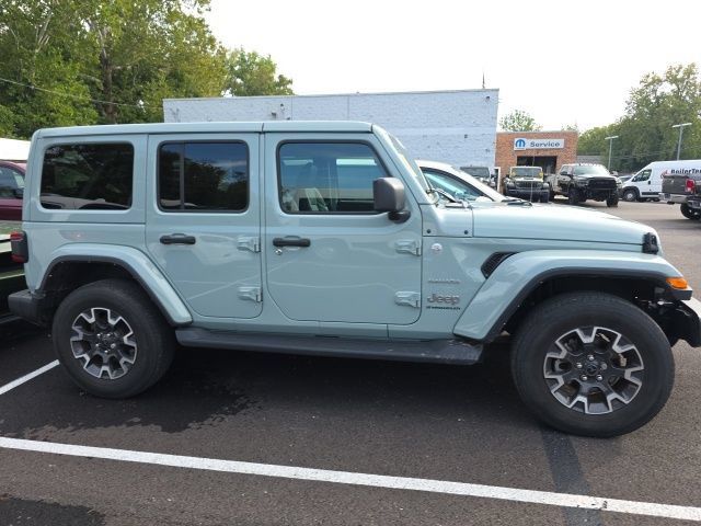 Used 2024 Jeep Wrangler Unlimited Sahara w/ Technology Group AWD/4WD image 2