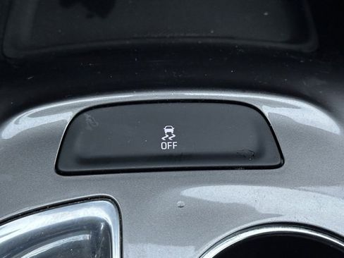 Used 2017 Chevrolet Malibu LT image 33