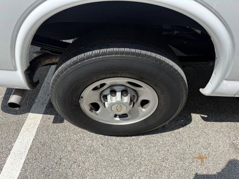 Used 2022 Chevrolet Express 2500 w/ Driver Convenience Package RWD image 15