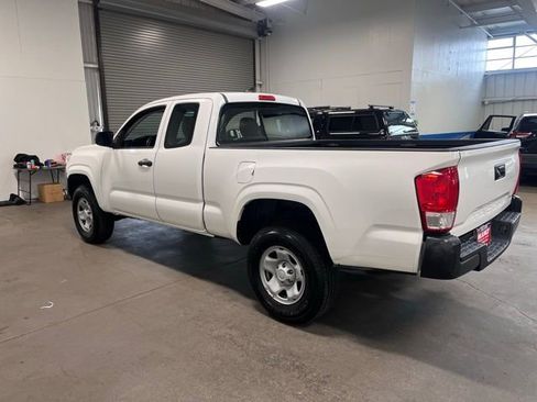Used 2017 Toyota Tacoma SR image 5