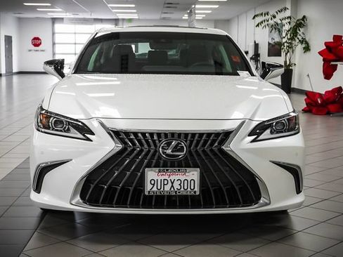 Used 2025 Lexus ES 350 w/ Premium Package FWD image 4