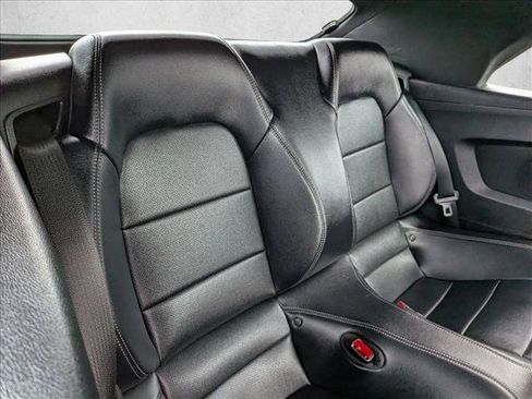 Used 2016 Ford Mustang Premium image 19