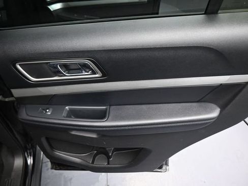Used 2017 Ford Explorer XLT AWD/4WD image 15