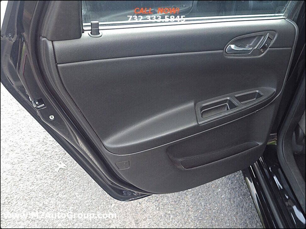 Used 2016 Chevrolet Impala LT FWD image 17