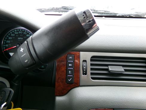 Used 2013 Chevrolet Suburban LTZ image 26