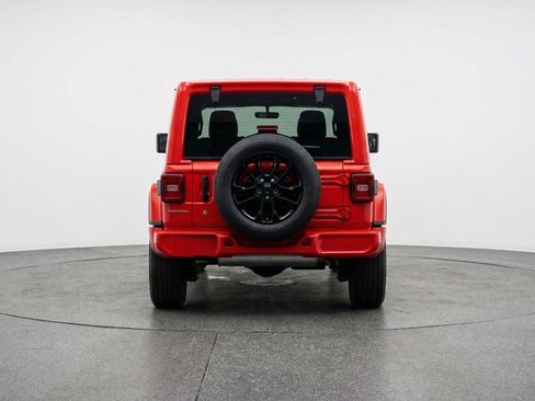 Used 2025 Jeep Wrangler Sahara image 7
