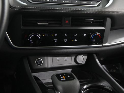 Used 2023 Nissan Rogue S image 13