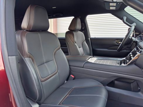 Used 2025 Nissan Armada SL AWD/4WD image 38