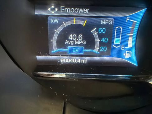 Used 2014 Lincoln MKZ Hybrid Sedan 4D w/ Equipment Group 202A Reserve image 17