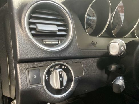 Used 2013 Mercedes-Benz C 300 4MATIC Sedan image 24