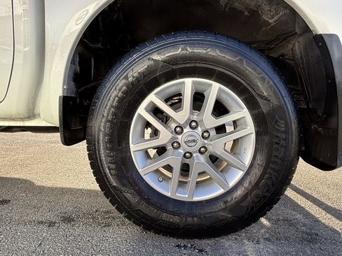 Used 2019 Nissan Frontier SV image 16