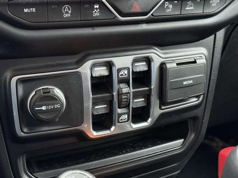 Used 2021 Jeep Wrangler Unlimited Sahara AWD/4WD image 28