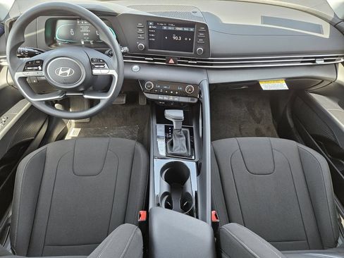 New 2026 Hyundai Elantra Hybrid FWD image 25