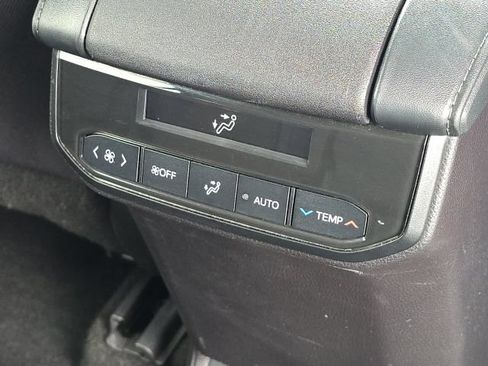 Used 2023 Toyota Highlander LE FWD image 23