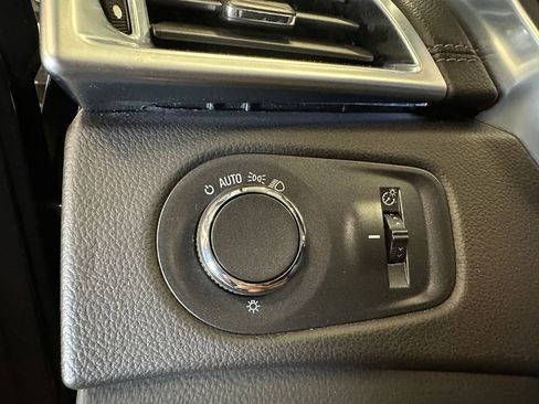 Used 2015 Cadillac SRX Luxury w/ Driver Awareness Package AWD/4WD image 17