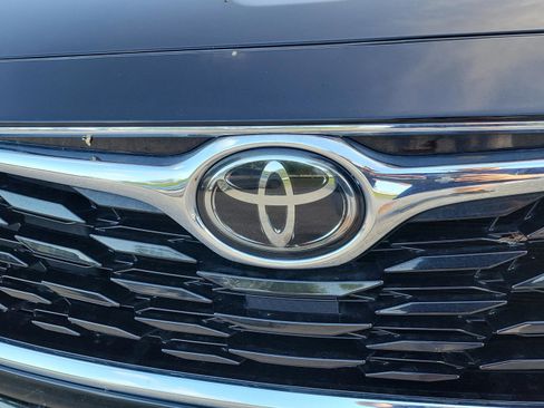 Used 2020 Toyota Highlander Limited FWD image 11
