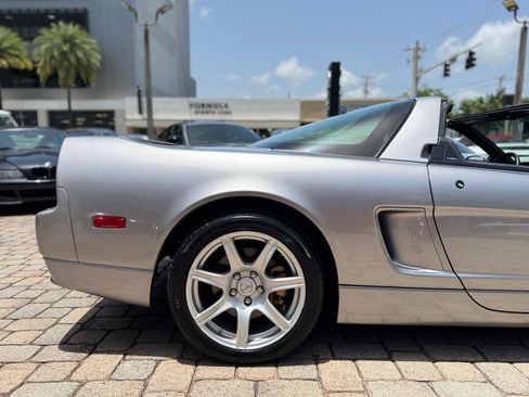 Used 2005 Acura NSX T image 21